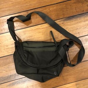 Lululemon Festival Bag olive green